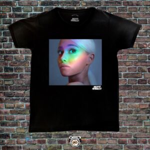 Ariana Grande. Color